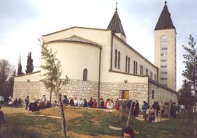 Blick auf die Kirche; Frühjahr 1987